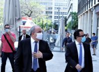 Άδωνις Γεωργιάδης κορωνοϊός καταστήματα: Βόλτα στο κέντρο και «επιθεώρηση» για τη τήρηση των μέτρων
