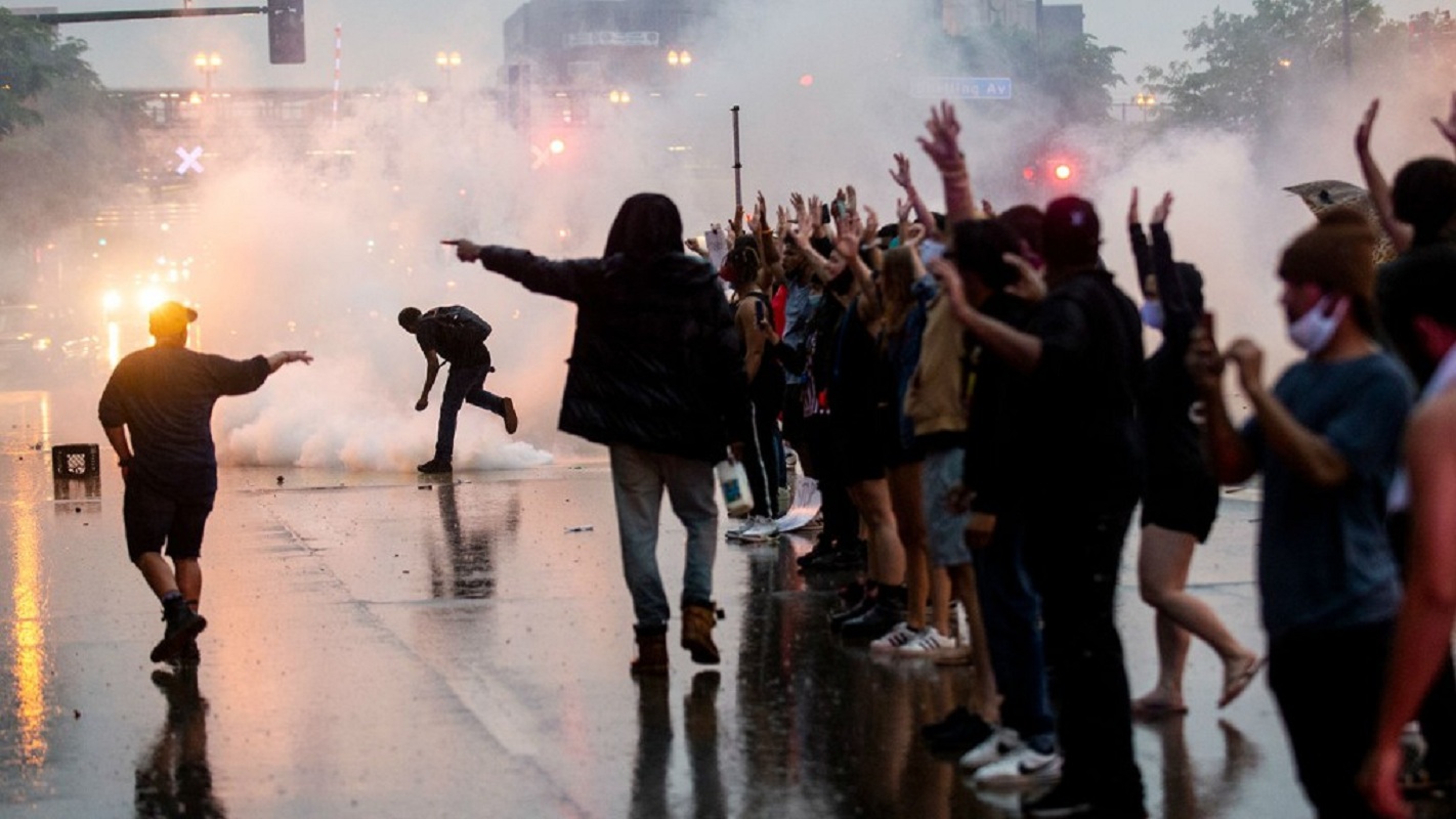 Δολοφονία Τζορτζ Φλόιντ: Συνεχίζονται οι συγκρούσεις – Ενεργοποιείται στην Μινεσότα η Εθνοφρουρά