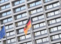 Deutsche Bank: Κλείνει το 1/5 των υποκαταστημάτων λόγω κρίσης Deutsche Bank: Κλείνει το 1/5 των υποκαταστημάτων λόγω κρίσης