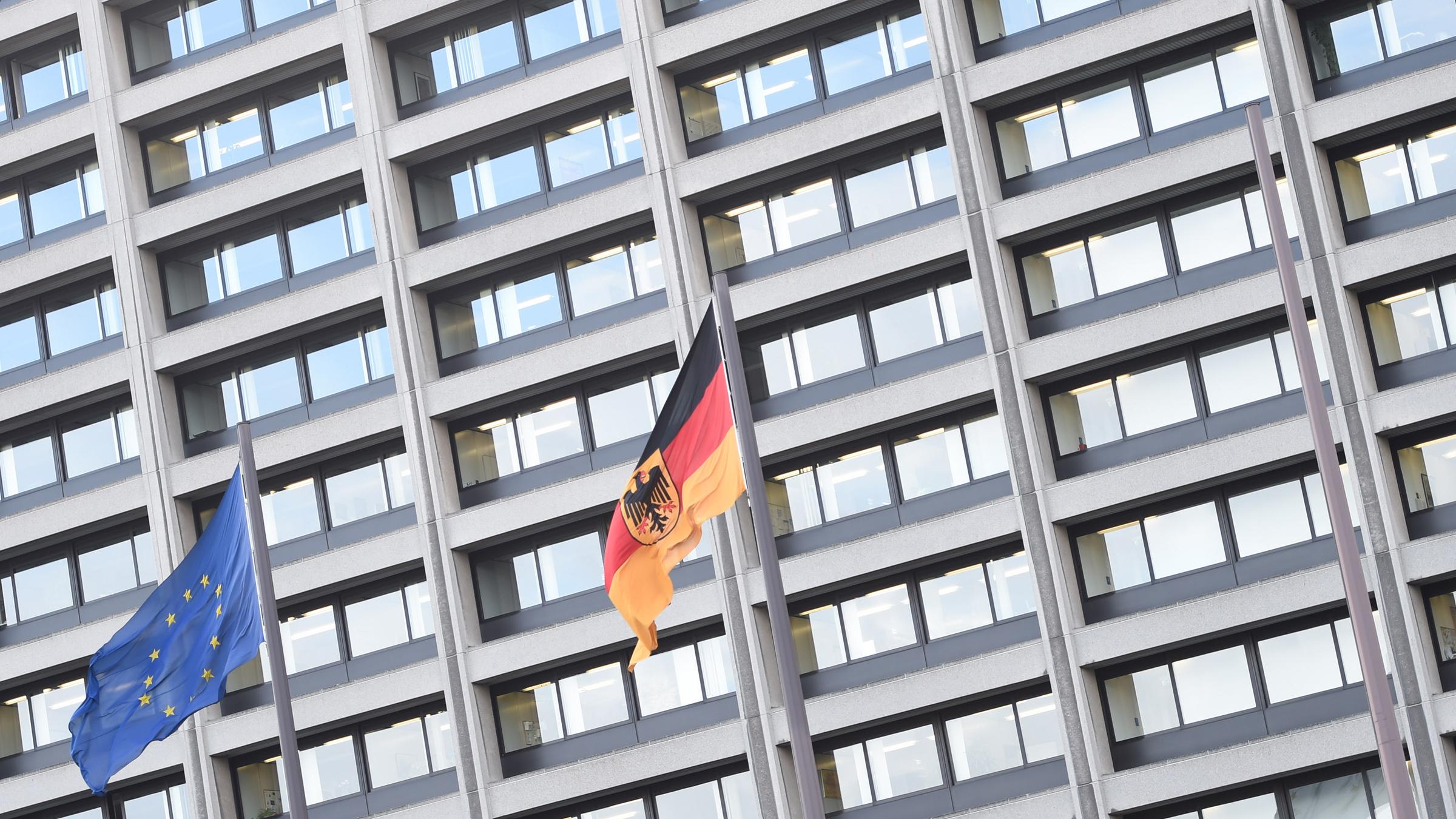 Deutsche Bank: Κλείνει το 1/5 των υποκαταστημάτων λόγω κρίσης