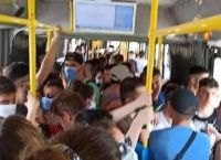 Κορωνοϊός συνωστισμός: Δεν έπεφτε «καρφίτσα» στο λεωφορείο Ελληνικό – Σαρωνίδα