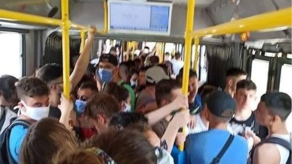 Κορωνοϊός συνωστισμός: Δεν έπεφτε «καρφίτσα» στο λεωφορείο Ελληνικό – Σαρωνίδα