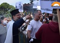 Ηλιούπολη άρση μέτρων: Ένταση έξω από εκκλησία μεταξύ πιστών και διαδηλωτών