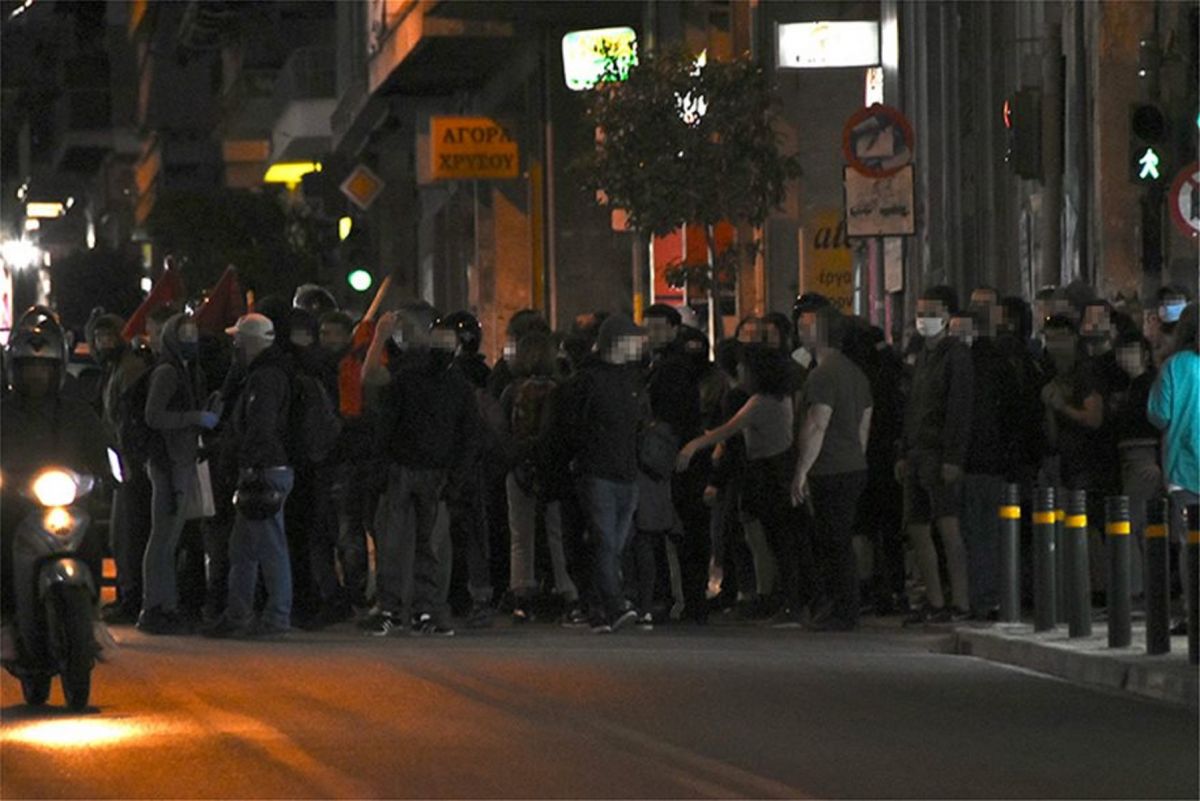 Κυψέλη επεισόδια: Αντιεξουσιαστές έσπασαν βιτρίνες και πέταξαν μολότοφ