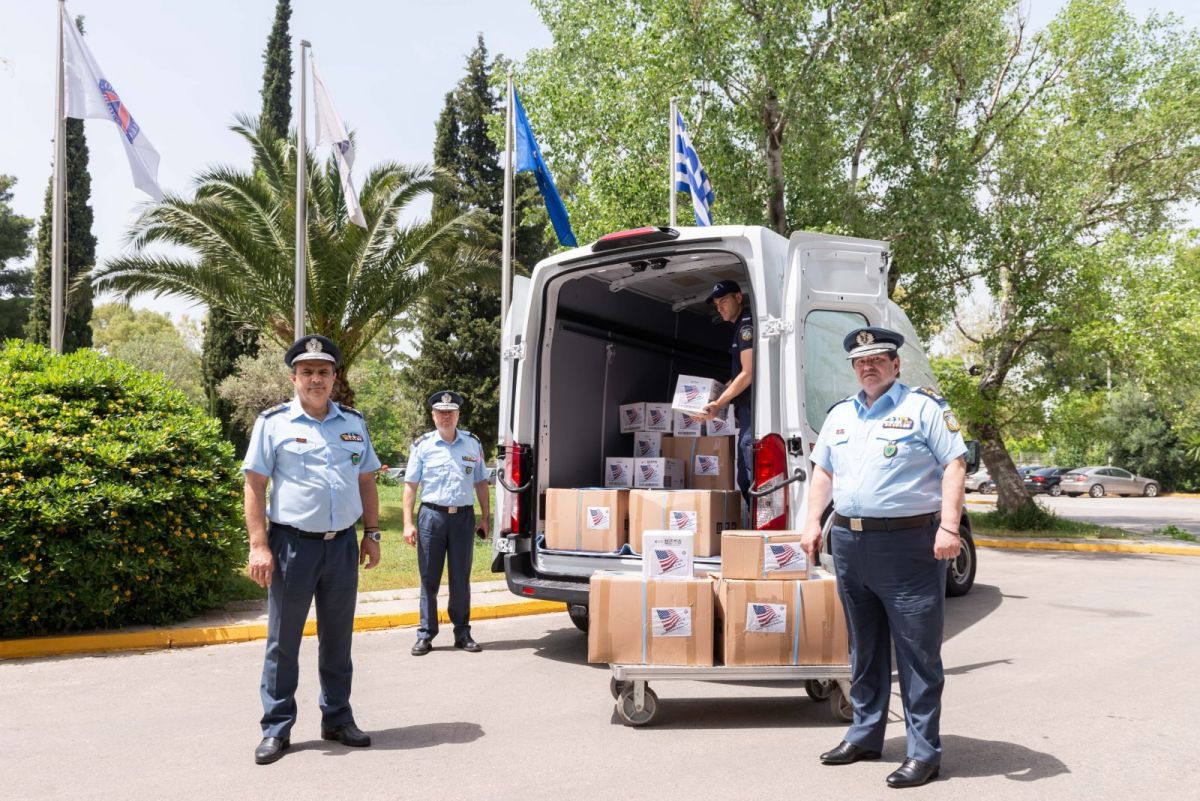 Πρεσβεία ΗΠΑ κορωνοϊός: Δώρισε γάντια και μάσκες στην Αστυνομία