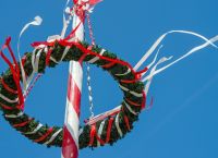 Στεφάνι πρωτομαγιάς: Το έθιμο εν μέσω πανδημίας