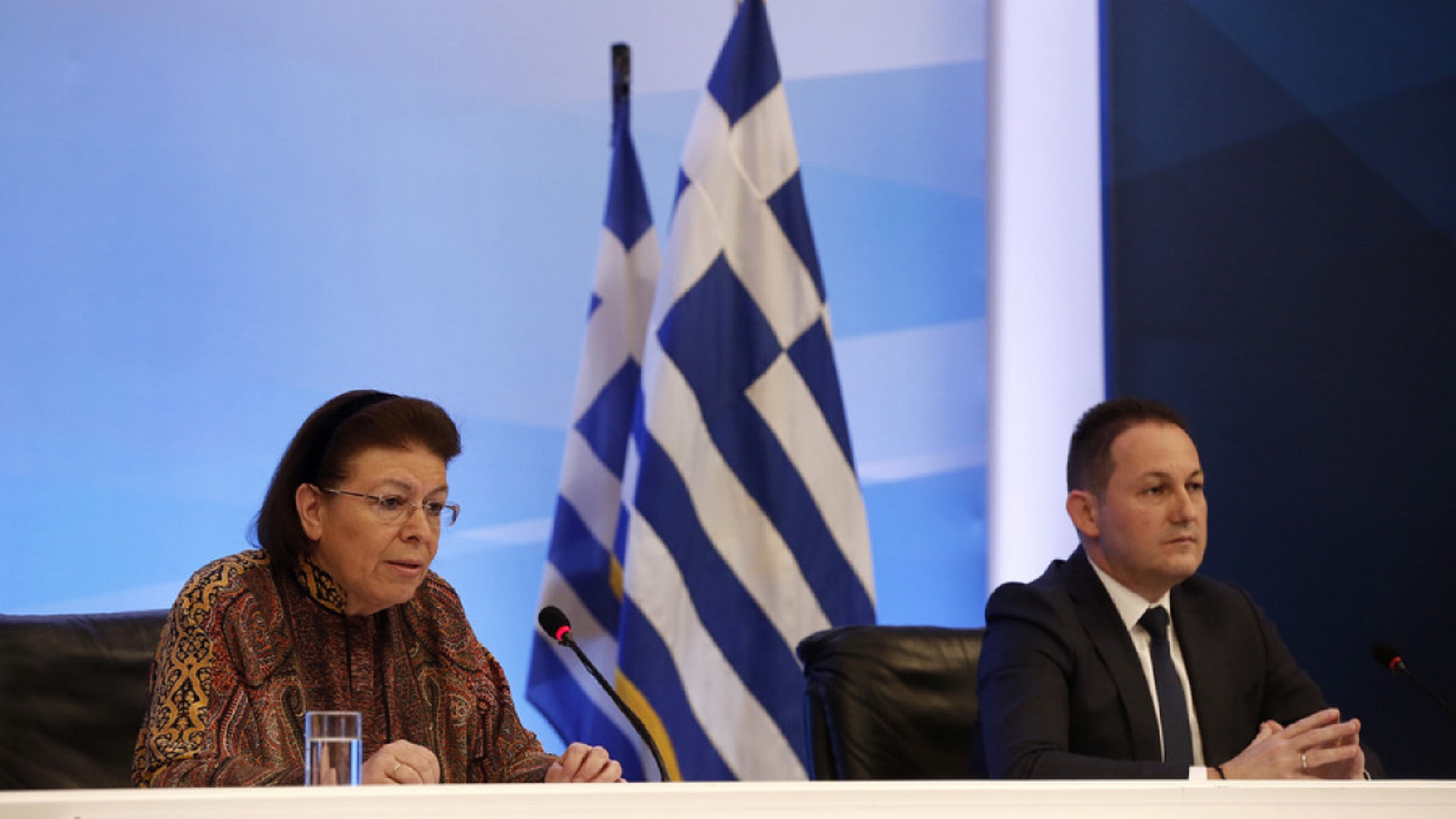 Λίνα Μενδώνη: Αναδρομικά 800 ευρώ σε πολιτισμό – Πότε ανοίγουν αρχαιολογικοί χώροι, σινεμά και παραστάσεις