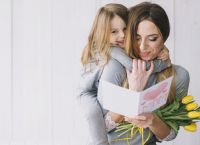 Μαμά: Σήμερα η γιορτή της μητέρας