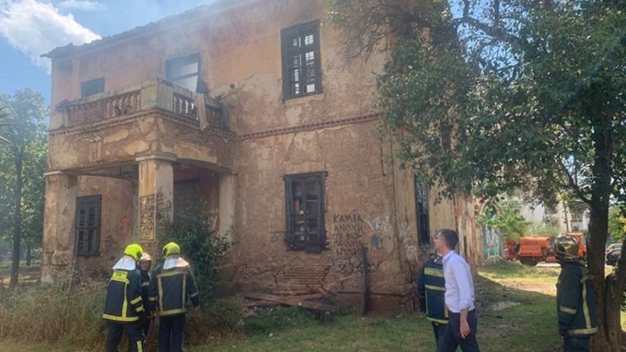 Κώστας Μπακογιάννης: Παρών στη φωτιά στη βίλα Κλωναρίδη ο δήμαρχος Αθηναίων