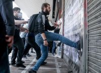 Υπουργείο Υγείας επεισόδια: Ένταση στο κέντρο της Αθήνας – Εργαζόμενοι χτυπούν τα κατεβασμένα ρολά Υπουργείο Υγείας επεισόδια: Ένταση στο κέντρο της Αθήνας – Εργαζόμενοι χτυπούν τα κατεβασμένα ρολά