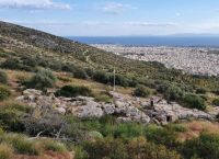Αγία Ειρήνη: Ξανατοποθετήθηκε ο Σταυρός στους πρόποδες του Υμμητού Αγία Ειρήνη: Ξανατοποθετήθηκε ο Σταυρός στους πρόποδες του Υμμητού