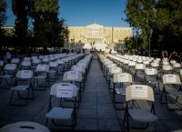 Εστίαση κινητοποίηση Σύνταγμα: Γέμισε άδειες καρέκλες η πλατεία