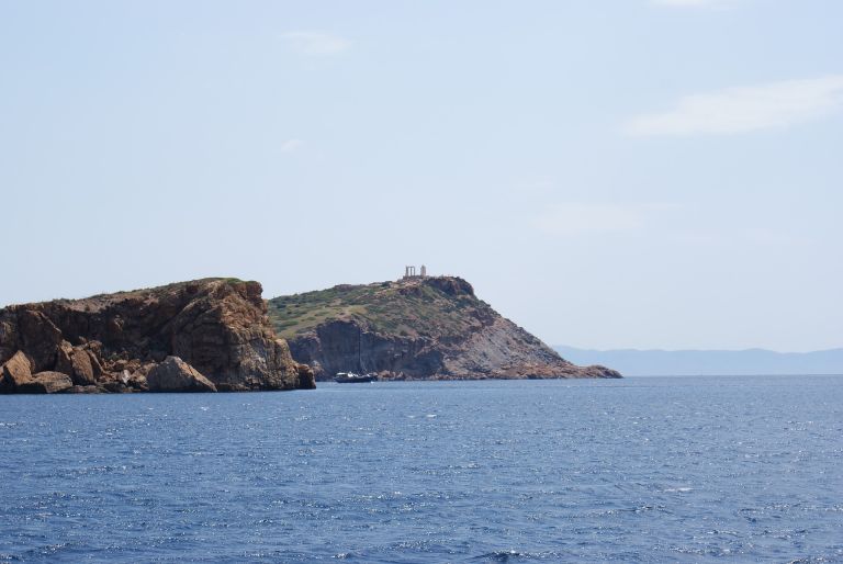 Σε αυτές τις παραλίες στην Αττική μπορείς να κάνεις μπάνιο ολομόναχος σε καιρό πανδημίας
