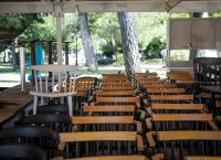 Βριλήσσια εστίαση: Βγάζουν τραπεζοκαθίσματα στην κεντρική λεωφόρο Πεντέλης Βριλήσσια εστίαση: Βγάζουν τραπεζοκαθίσματα στην κεντρική λεωφόρο Πεντέλης