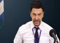 Ο Τάκης Ζαχαράτος υποδύθηκε τον Νίκο Χαρδαλιά: Μοίρασε άφθονο γέλιο με την ερμηνεία του Ο Τάκης Ζαχαράτος υποδύθηκε τον Νίκο Χαρδαλιά: Μοίρασε άφθονο γέλιο με την ερμηνεία του