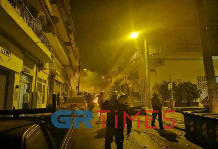 Θεσσαλονίκη επεισόδια: Πέφτουν μολότοφ στην περιοχή του τουρκικού προξενείου