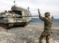 Απάτσι στην Αλεξανδρούπολη – Βγήκαν και τα τανκς Απάτσι στην Αλεξανδρούπολη – Βγήκαν και τα τανκς