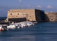 Πτώση άνδρα Ηράκλειο: Έπεσε στο ενετικό λιμάνι – Νοσηλεύεται στην Εντατική Πτώση άνδρα Ηράκλειο: Έπεσε στο ενετικό λιμάνι – Νοσηλεύεται στην Εντατική