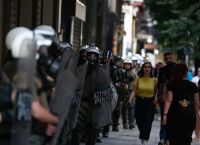 Επεισόδια στο Σύνταγμα: Νέα ένταση στο κέντρο της Αθήνας μετά την πορεία για τη δολοφονία Τζορτζ Φλόιντ Επεισόδια στο Σύνταγμα: Νέα ένταση στο κέντρο της Αθήνας μετά την πορεία για τη δολοφονία Τζορτζ Φλόιντ