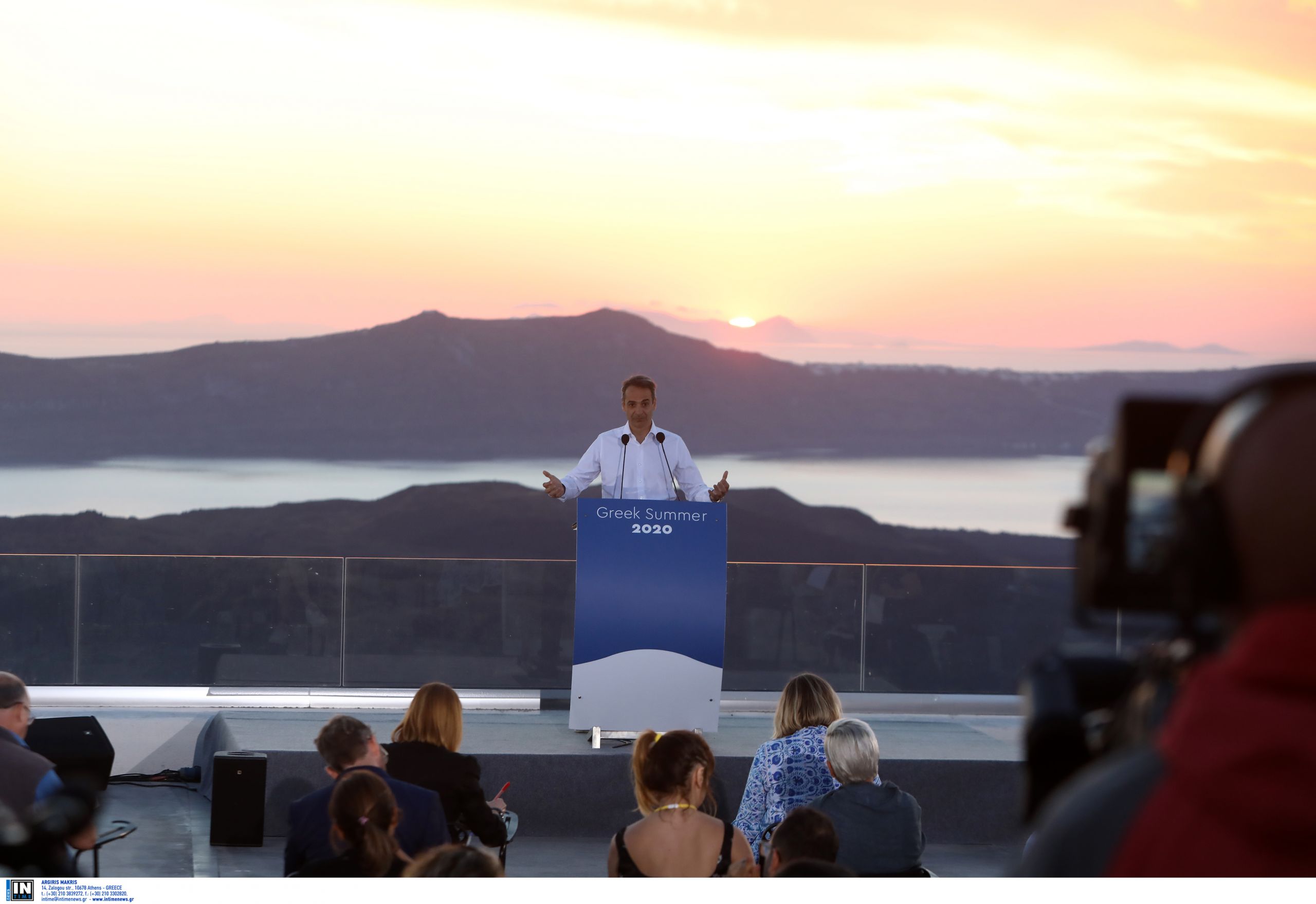 Μητσοτάκης Σαντορίνη: Σε όλα τα ξένα Μέσα το ειδυλλιακό ηλιοβασίλεμα της Σαντορίνης