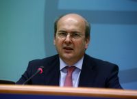 Xατζηδάκης για Τουρκία: «Ειρήνη θέλουμε αλλά δεν πρόκειται να χαριστούμε σε κανέναν» Xατζηδάκης για Τουρκία: «Ειρήνη θέλουμε αλλά δεν πρόκειται να χαριστούμε σε κανέναν»