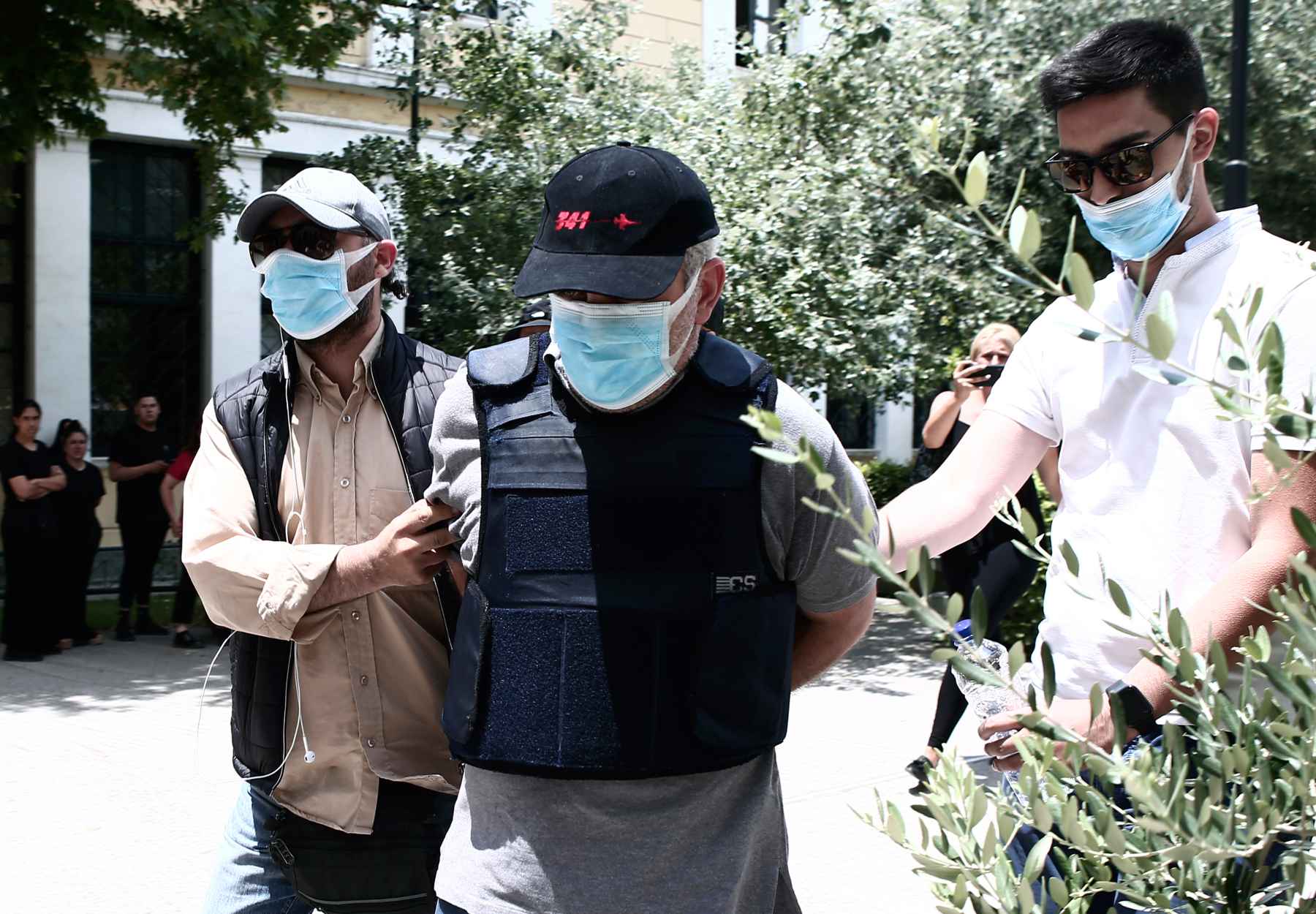 Ψευτογιατρός: Είχε και συνεργό για να «ψαρεύει» τα θύματα  –  Υποσχόταν λεφτά από τοv Καντάφι