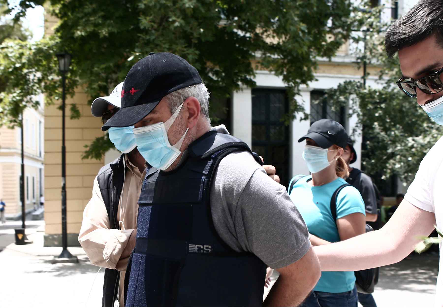 Ψευτογιατρός: Με ματζούνια και ζωγραφιές εξαπατούσε τα θύματα – Αυτά είναι τα σημειώματά του