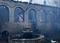 Βαρνάκοβα: Φωτιά στο μοναστήρι- Κάηκε η εικόνα της Παναγίας Βαρνάκοβα: Φωτιά στο μοναστήρι- Κάηκε η εικόνα της Παναγίας