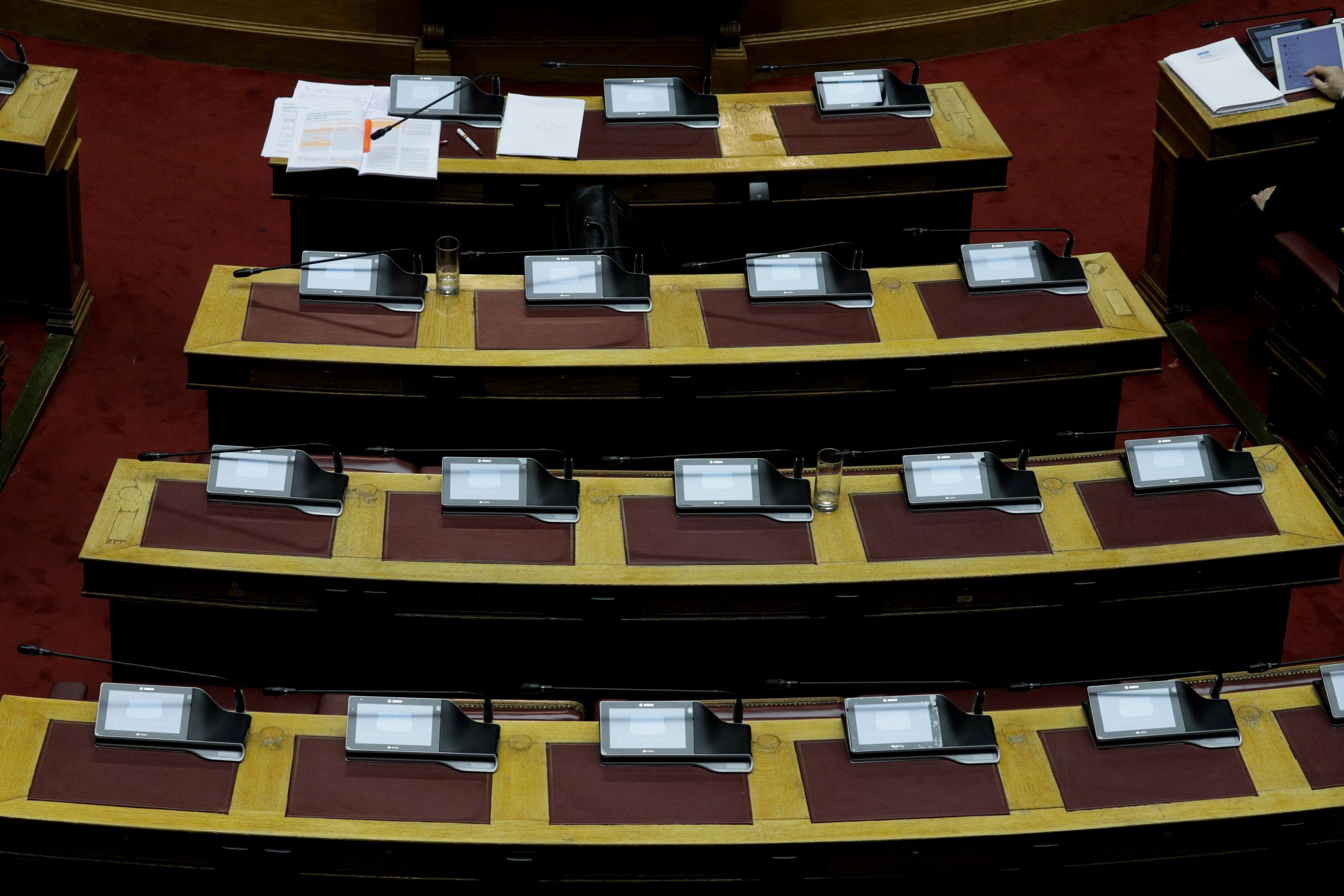 Γραφείο Προϋπολογισμού Κράτους: Αβέβαιο το 2021 – Η οικονομία χρειάζεται τονωτική ένεση