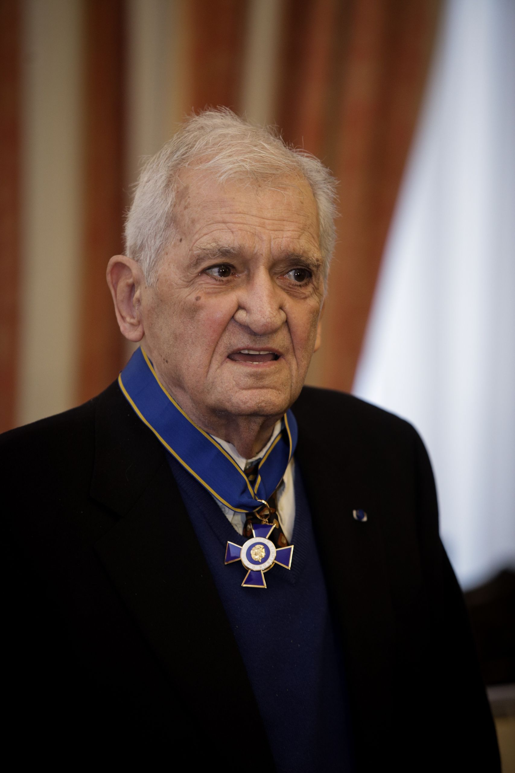 Τίτος Πατρίκιος: Γνωρίστε τον ποιητή που «έπεσε» στις πανελλήνιες