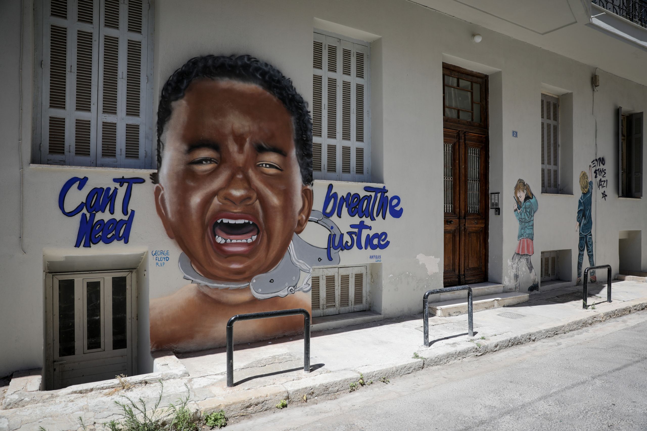 Φλόιντ Μεταξουργείο: Γράφιτι με τον Αφροαμερικανό στη γειτονιά της Αθήνας