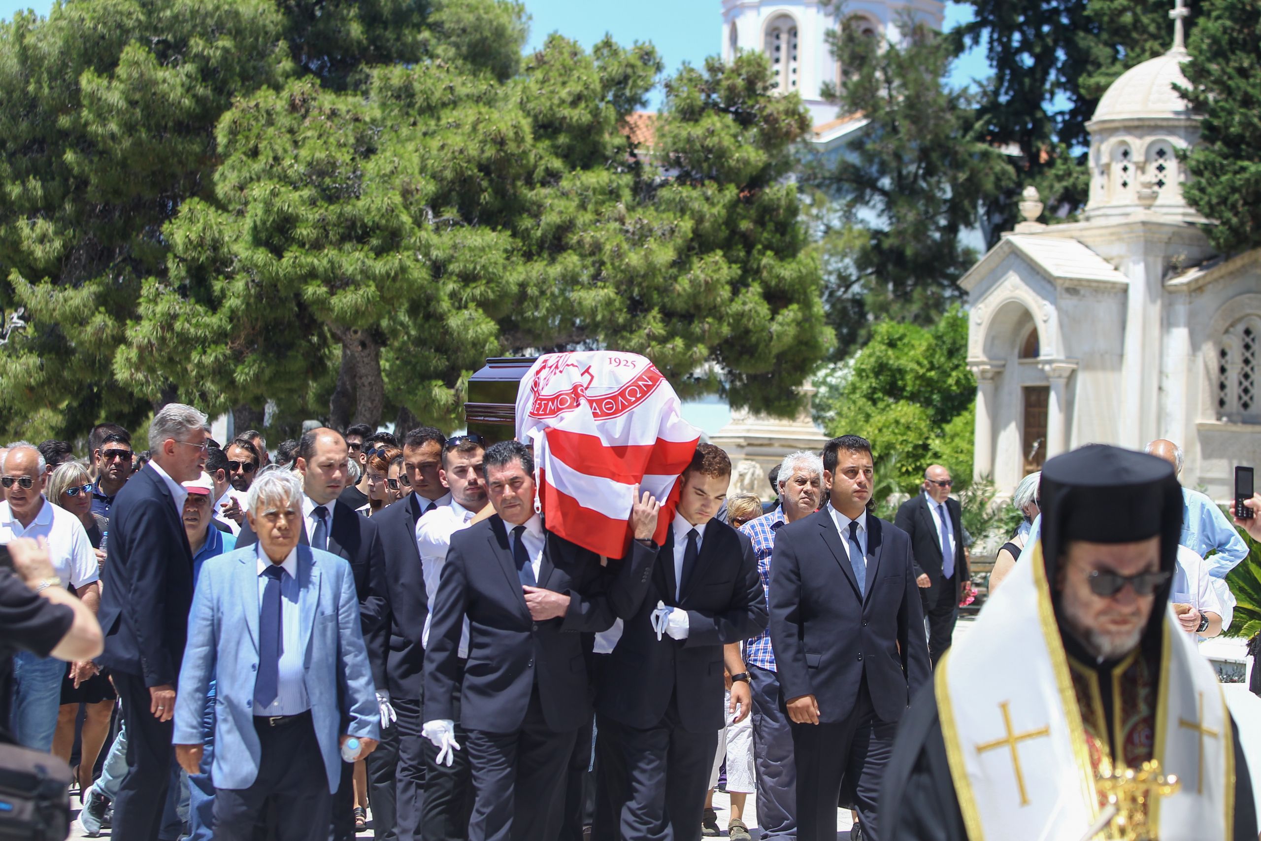 Νίκος Αλέφαντος κηδεία: Το τελευταίο αντίο στο «παλικάρι» των ελληνικών γηπέδων