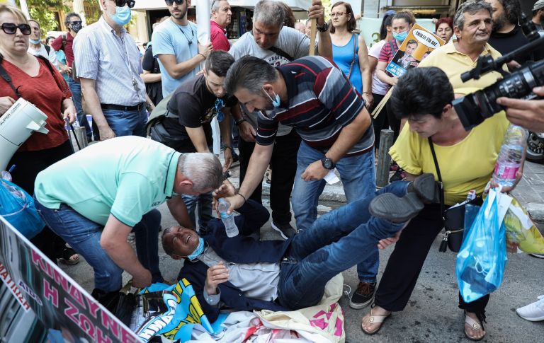 ΠΟΕΔΗΝ: Ένταση στο υπουργείο Οικονομικών – Τραυματίστηκε ο Γιαννάκος
