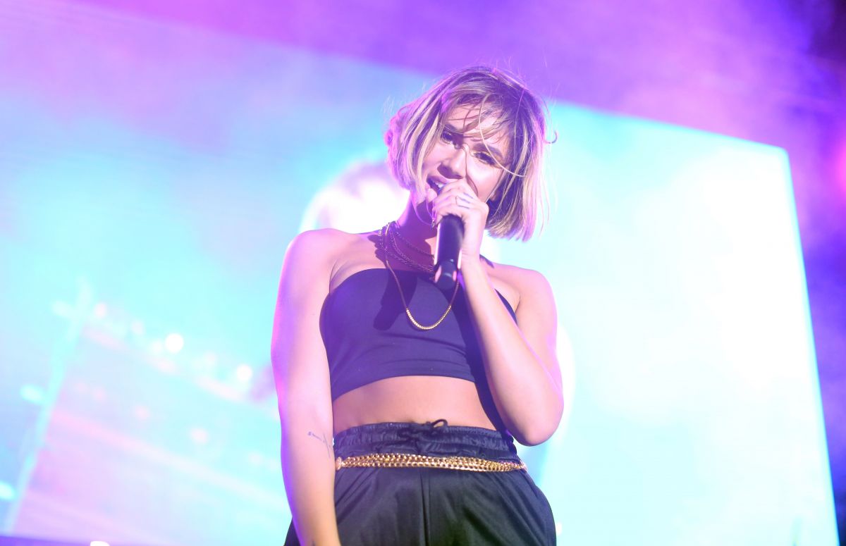 Έλενα Τσαγκρινού: Το pop idol της Ελλάδας που σε ανεβάζει
