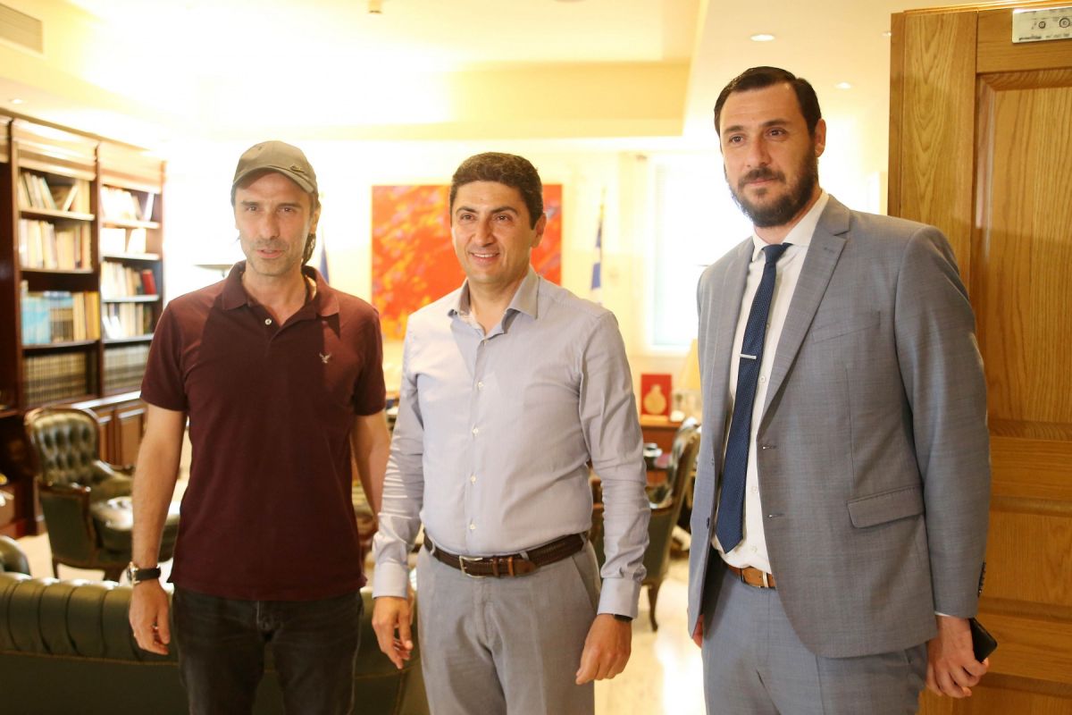 Super League: Η κυβέρνηση είναι αρχικά θετική για κόσμο στα γήπεδα