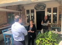 Αλέξης Τσίπρας: Στην Καισαριανή ο πρόεδρος του ΣΥΡΙΖΑ – Συζητήσεις για τα προβλήματα στην εστίαση