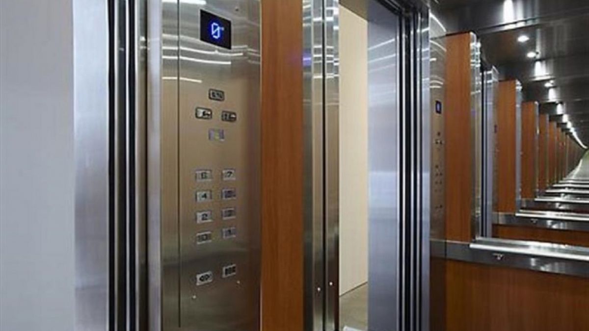 Για πόση ώρα παραμένει ο κορωνοϊός στο ασανσέρ αν κάποιος φτερνιστεί