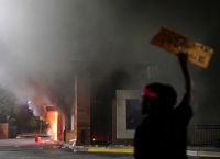 Δολοφονία Ρέισαρντ Μπρουκς: Οι ΗΠΑ «φλέγονται» και πάλι – Τον σκότωσαν δύο αστυνομικοί