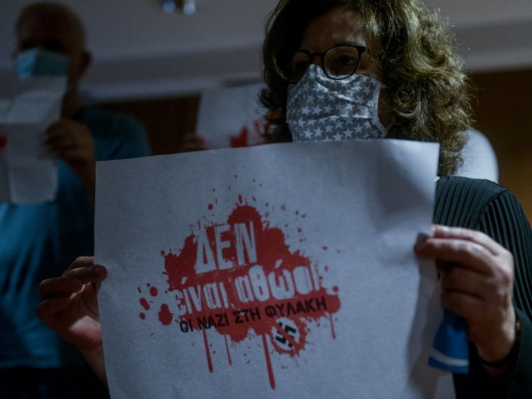 Δίκη Χρυσής Αυγής: Συμβολική παρέμβαση στην επανέναρξη της διαδικασίας [pics]