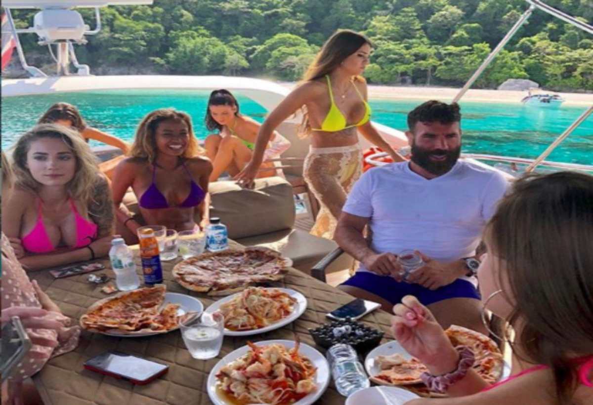 Dan Bilzerian: Δίνει 5.000 δολάρια σε όποιον βρει τίτλο για την αυτοβιογραφία του