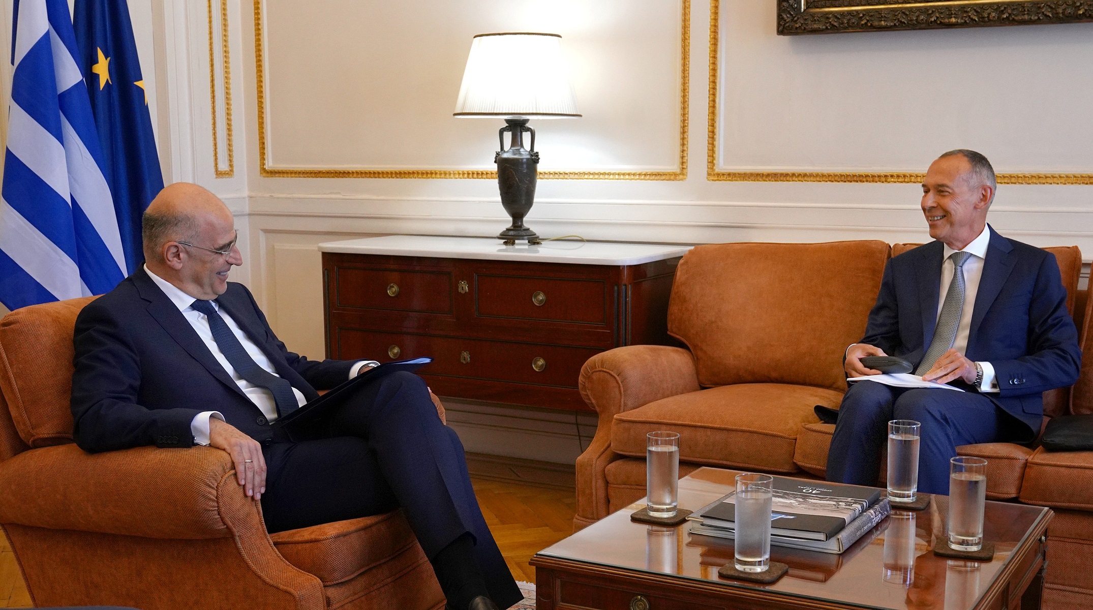 Νίκος Δένδιας: Συνάντηση με τον Ρώσο πρέσβη στην Αθήνα