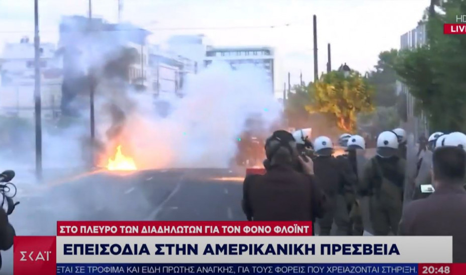 Τζορτζ Φλόιντ: Μαζική πορεία στην Αθήνα – Χημικά και μολότοφ έξω από την πρεσβεία