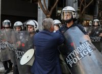 Υπουργείο Υγείας επεισόδια: Ένταση ανάμεσα σε μέλη της ΠΟΕΔΗΝ και ΜΑΤ