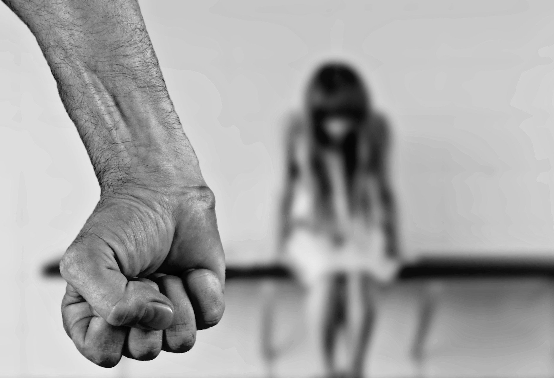 Θεσσαλονίκη: Πατέρας ασελγούσε στις κόρες του – Ο σύζυγος της μίας την εξέδιδε