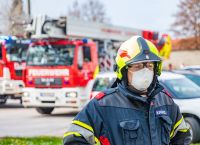 Φρεάτιο Αθήνα: Τρεις άνθρωποι ανασύρθηκαν ζωντανοί μετά από πτώση τους σε φρεάτιο στην οδό Πανδαισίας π Φρεάτιο Αθήνα: Τρεις άνθρωποι ανασύρθηκαν ζωντανοί μετά από πτώση τους σε φρεάτιο στην οδό Πανδαισίας π