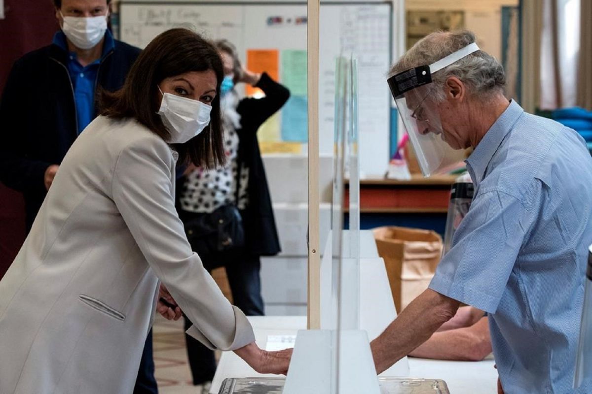 Γαλλία δημοτικές εκλογές: Ισχυρή άνοδος για τους Πράσινους – Πανωλεθρία για το κόμμα του Μακρόν