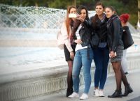 Η Apple βρήκε τρόπο να βγαίνετε ομαδικές selfies ακόμα και όταν δεν είστε μαζί με τη παρέα σας Η Apple βρήκε τρόπο να βγαίνετε ομαδικές selfies ακόμα και όταν δεν είστε μαζί με τη παρέα σας