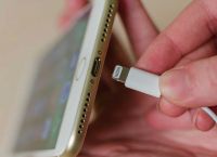 Το iphone 12 που έρχεται θα πουλιέται χωρίς φορτιστή
