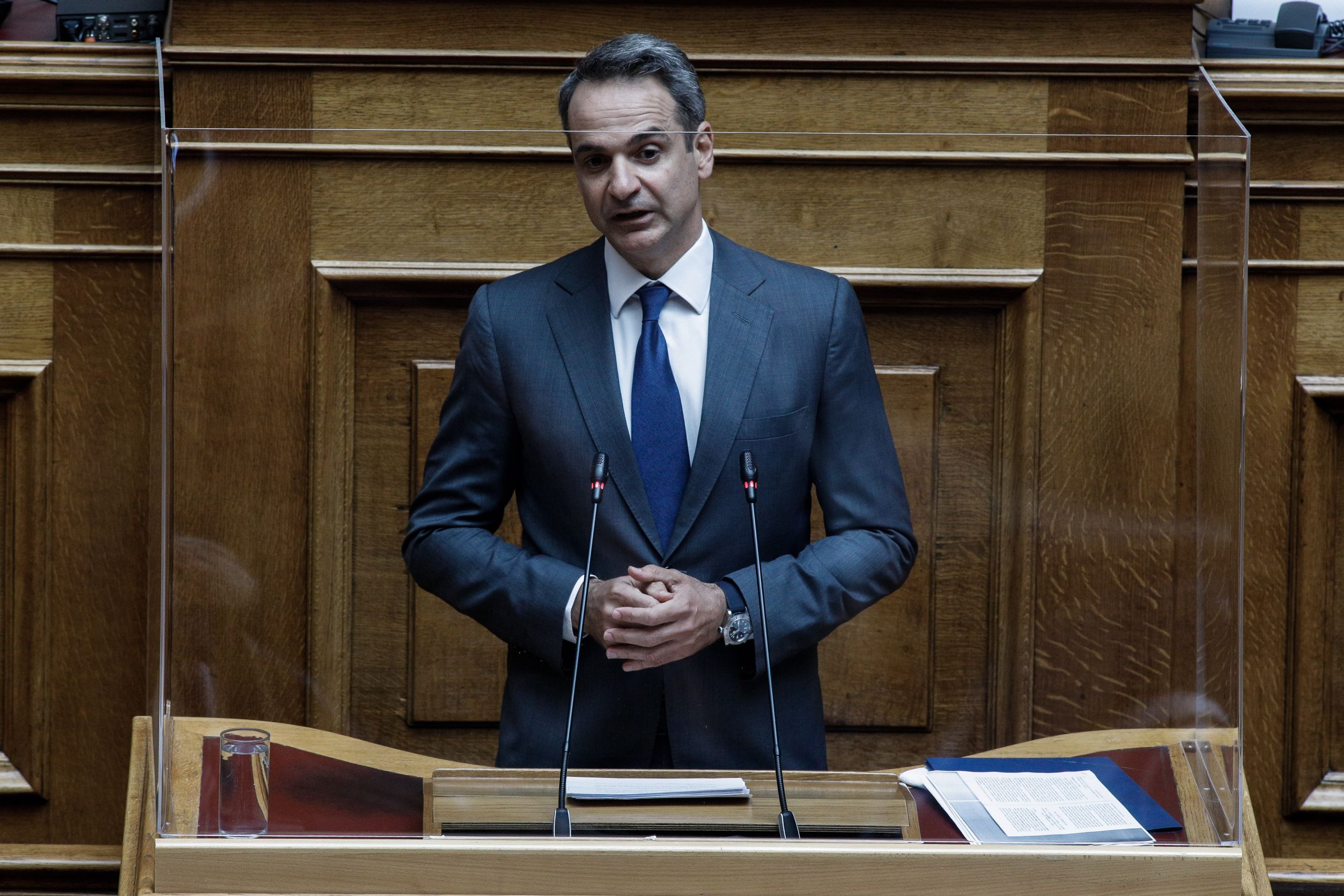 Δείτε live από τη Βουλή την κόντρα Μητσοτάκη – Τσίπρα για την οικονομία