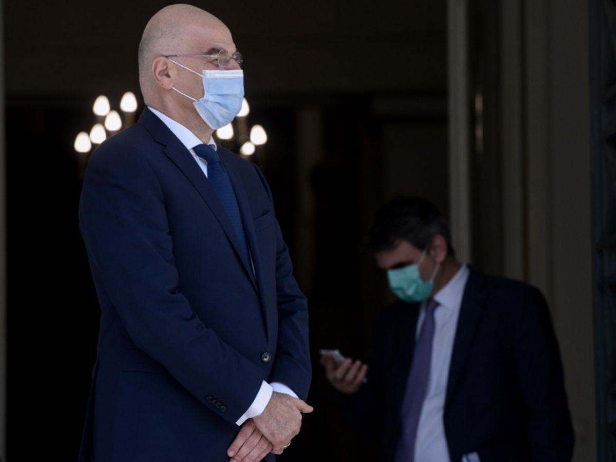 Δένδιας επικοινωνία: Συνομίλησε με τον Ζοραμπ Μνατσακανιάν